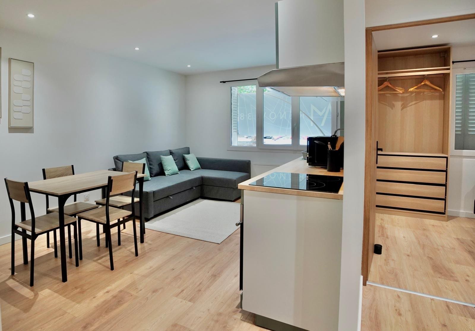 Appartement rénové — séjour cuisine